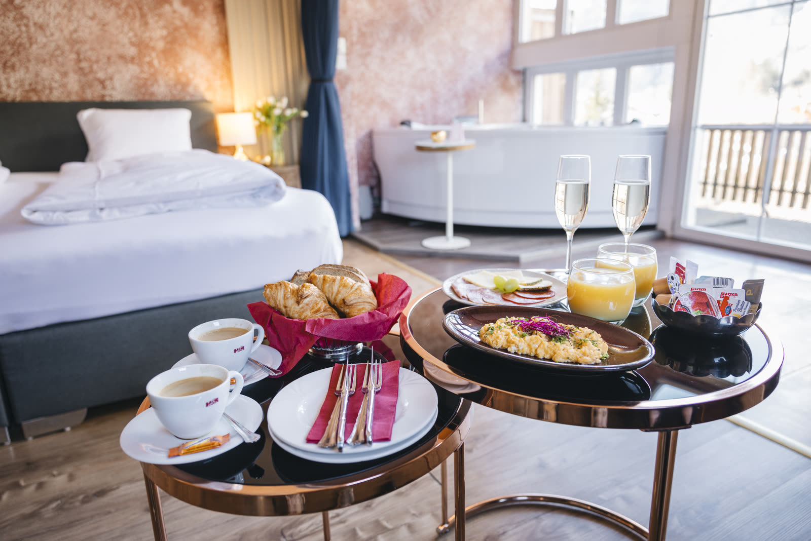Frühstück im Loveroom serviert